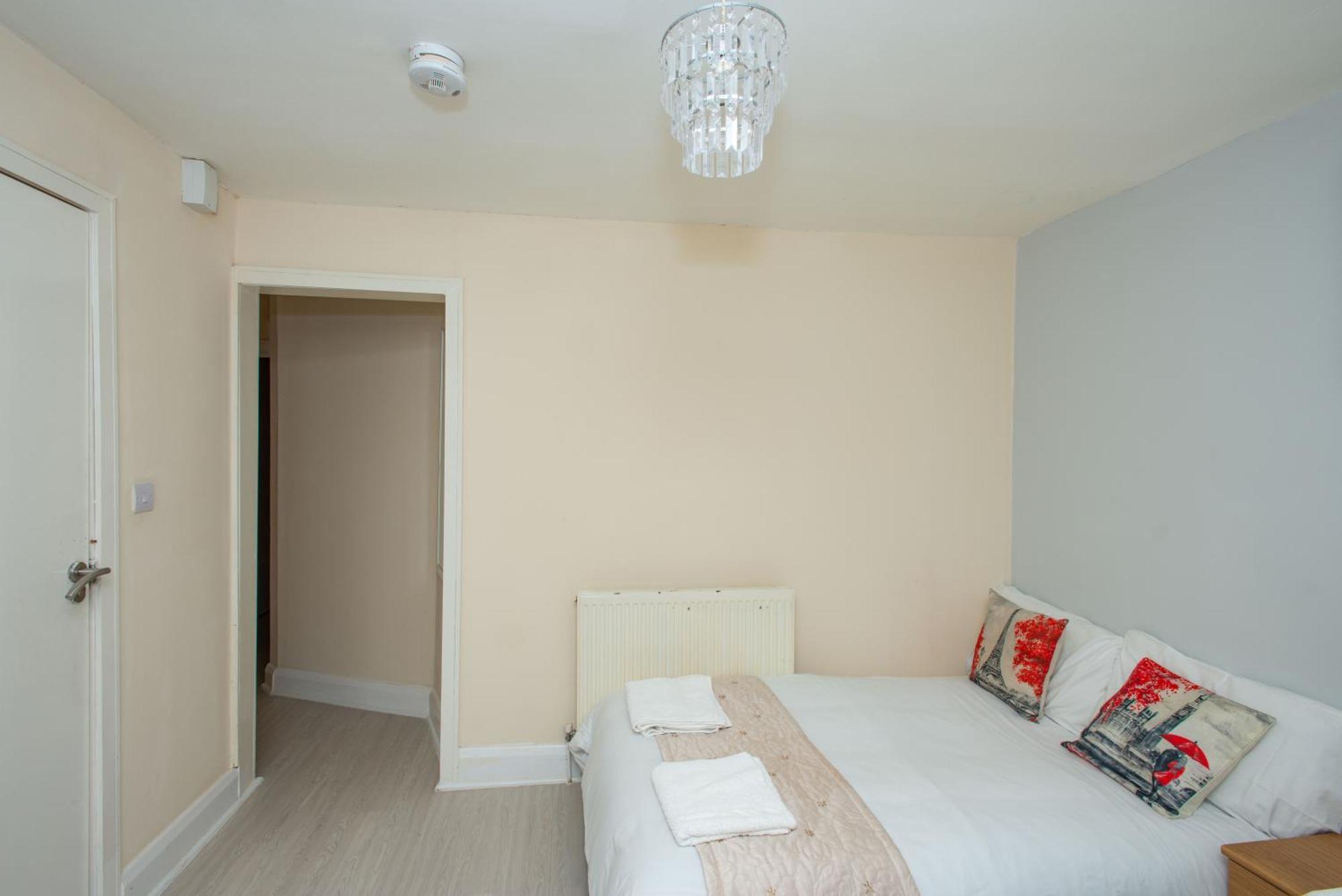 Saffron Studios Орпингтон Экстерьер фото